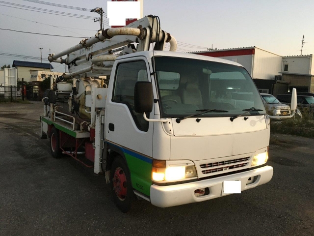 岩田商会製コンクリートポンプ車(スクイズ)