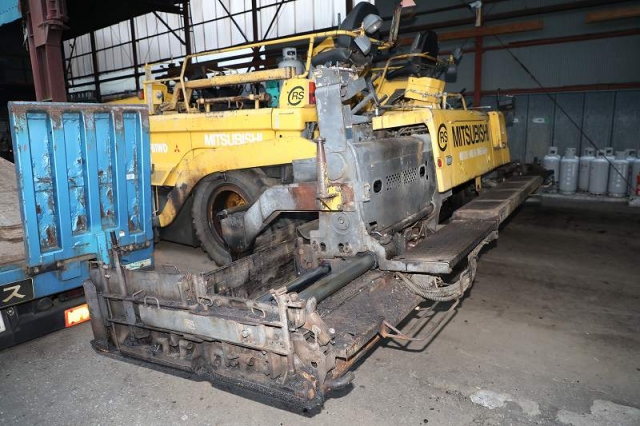 三菱　アスファルトフィニッシャー