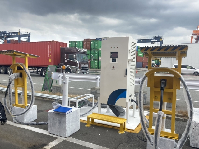 荷役機器用充電ユニット